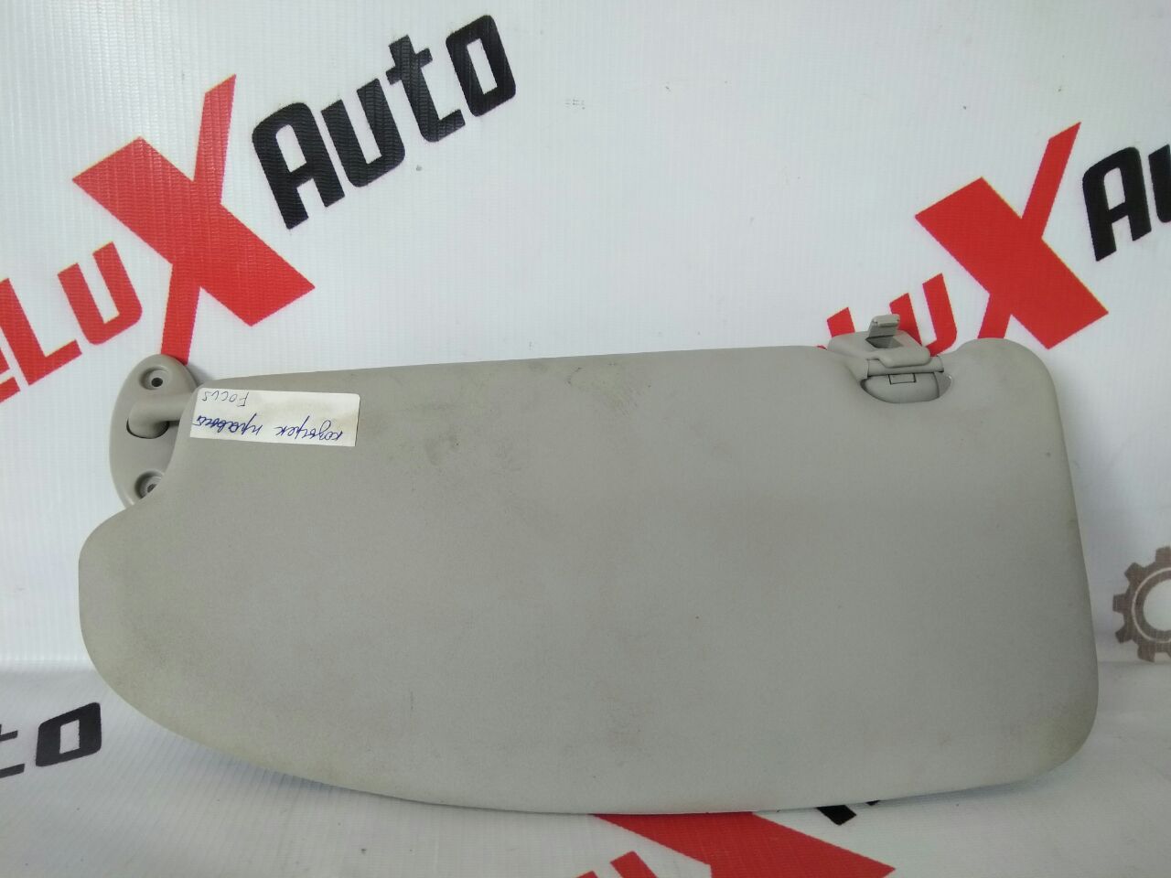 Козырек правый для Ford Focus · 2007–2011
