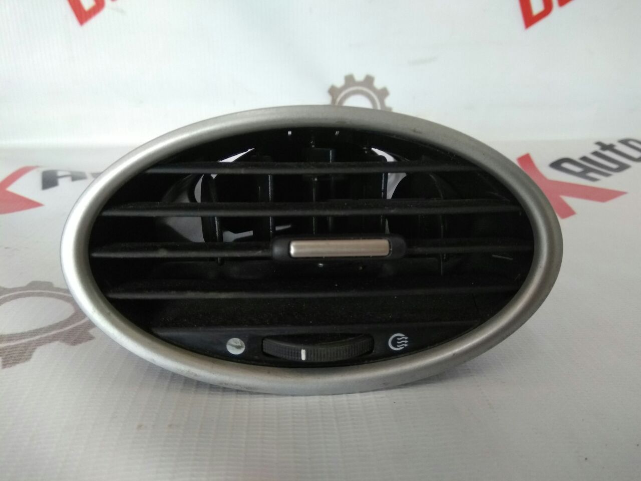 Дефлектор воздушный торпедо для Ford Focus · 2007–2011