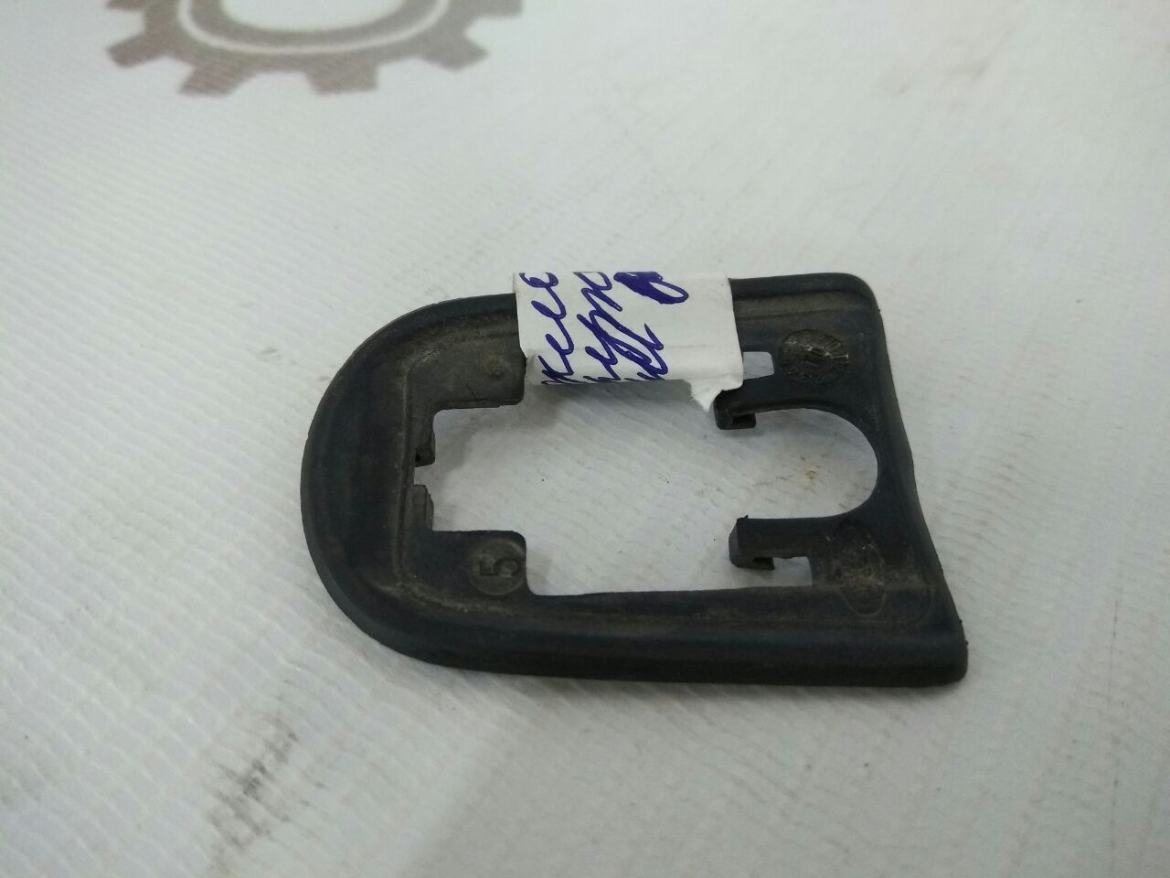 Прокладка ручки двери передней правой для Ford Focus · 2007–2011