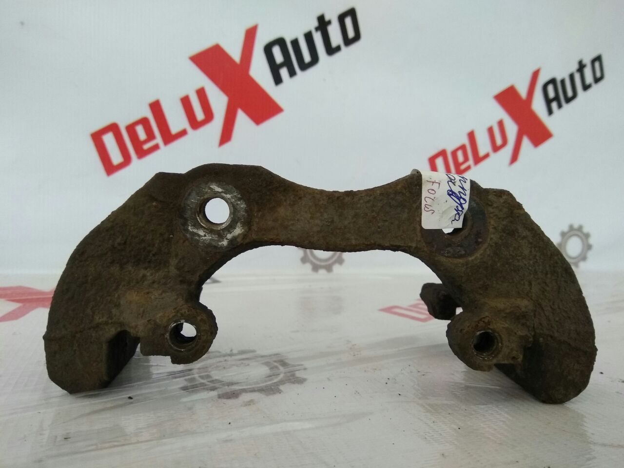 Скоба суппорта передняя правая для Ford Focus · 2007–2011