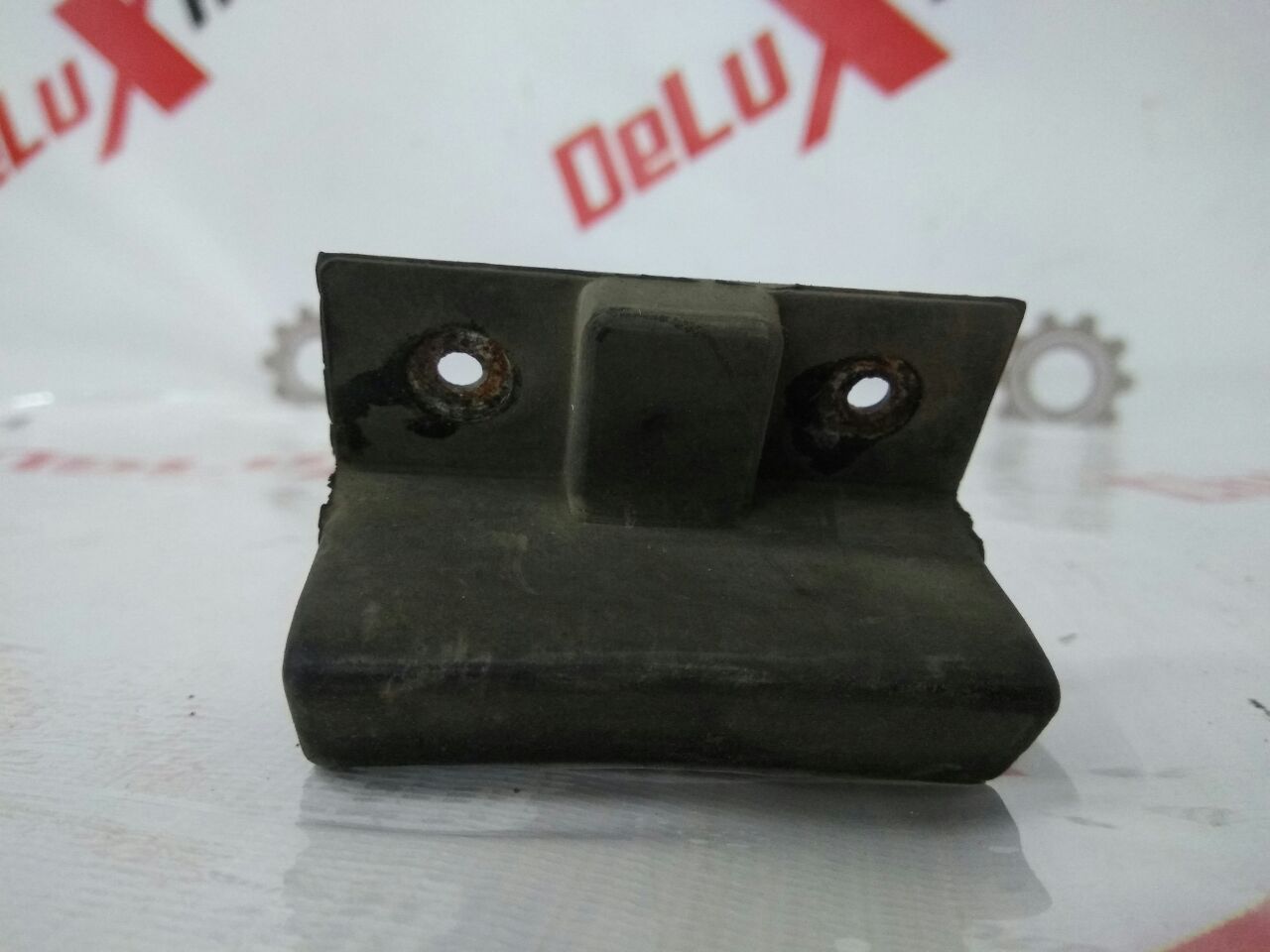 Отбойник крышки багажника левый для Ford Focus · 2007–2011