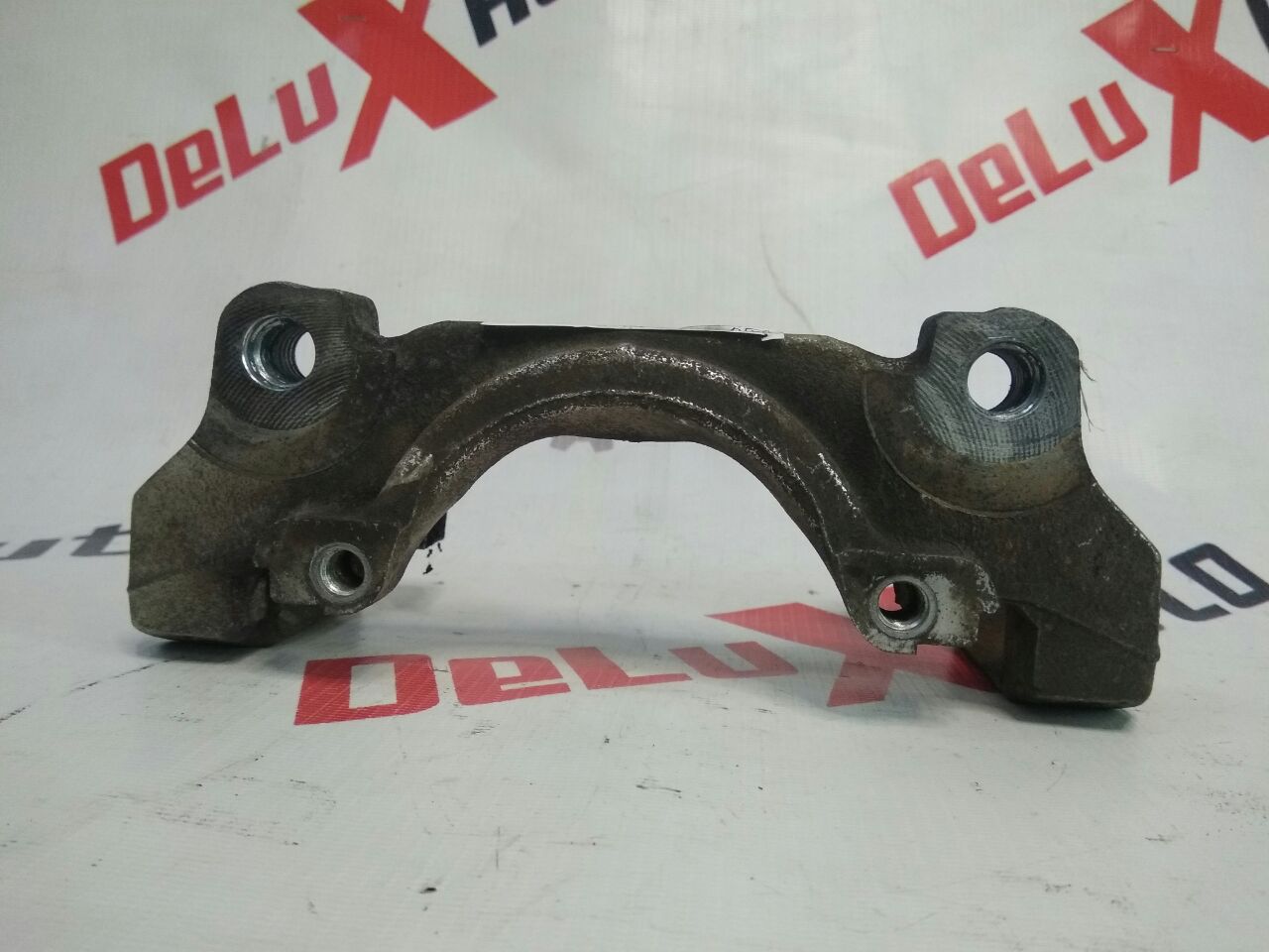 Скоба суппорта передняя левая