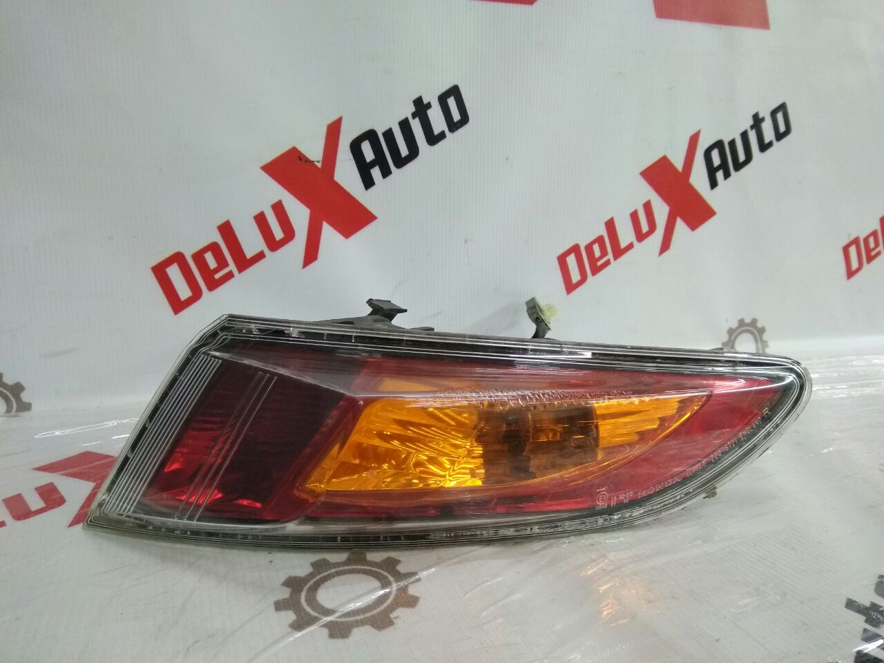 lampă în aripă dreapta