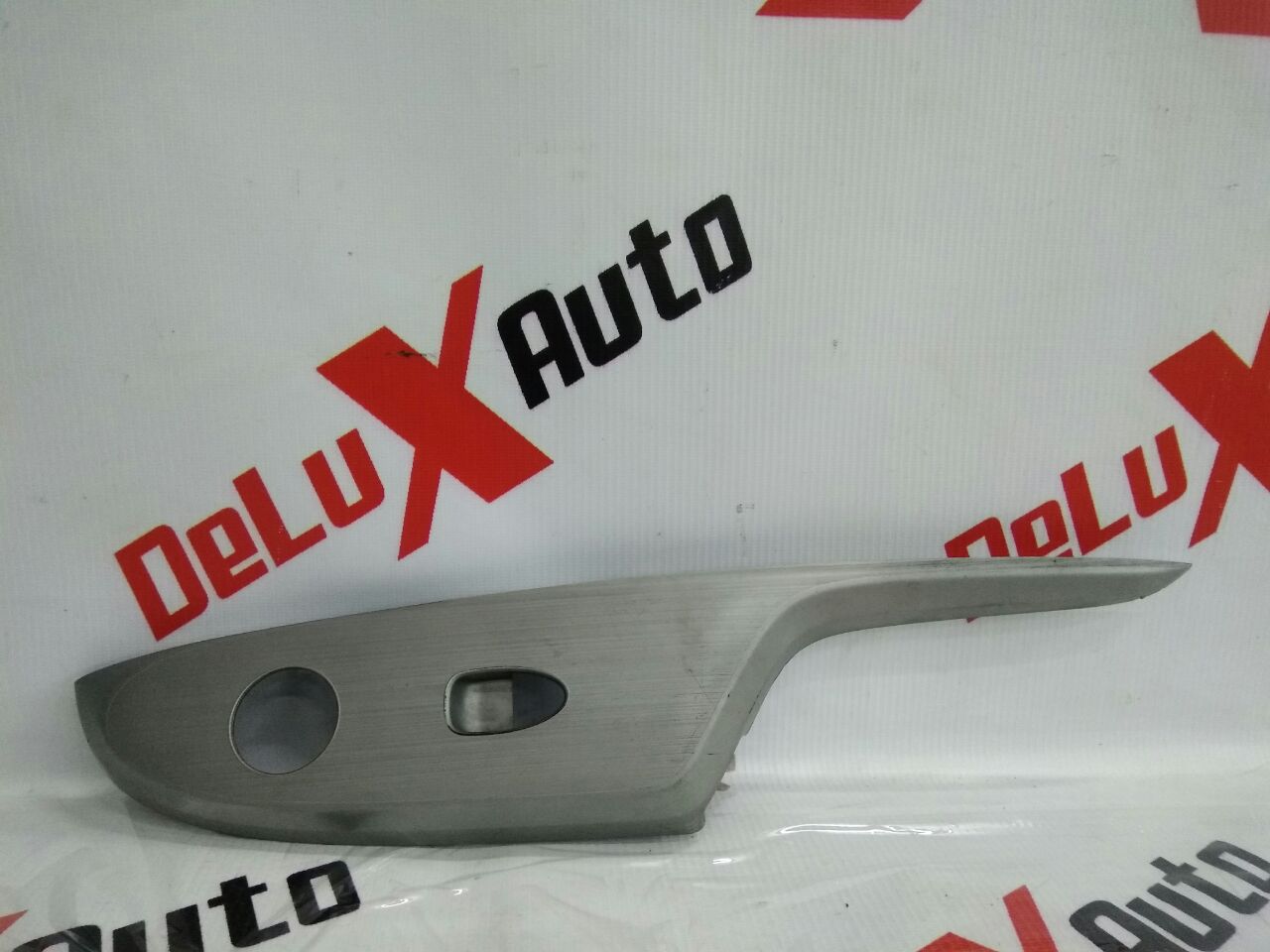 ornament decorativ butoane uși față dreapta
