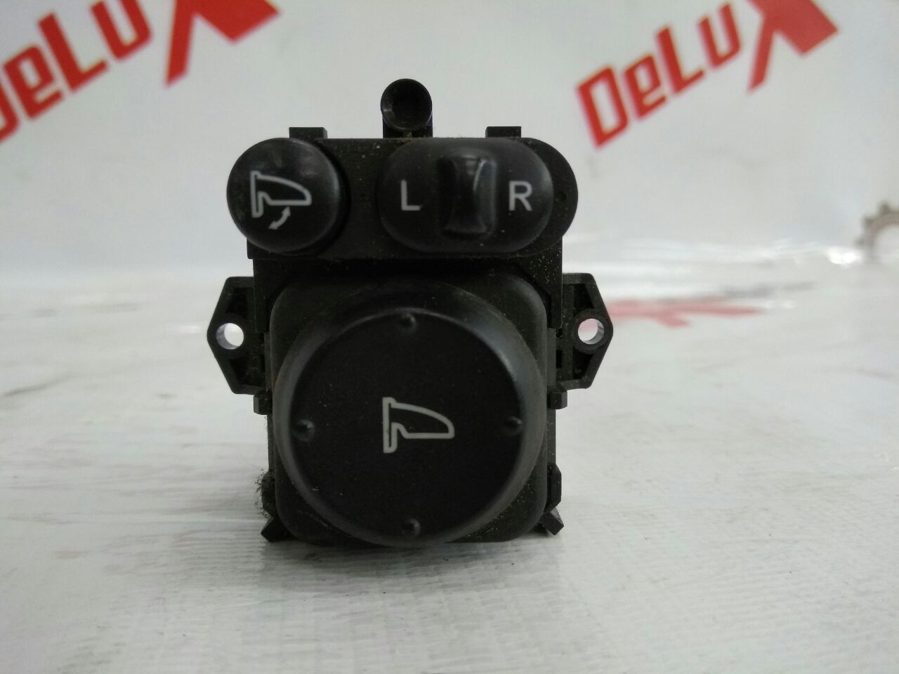 buton reglaj lateral oglindă