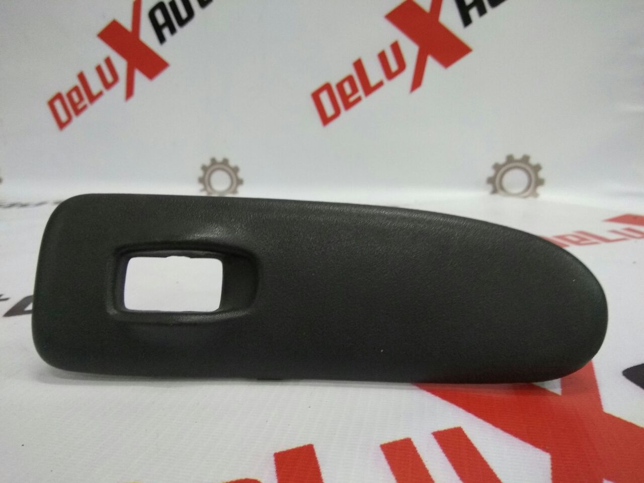 ornament buton macara geam față dreapta
