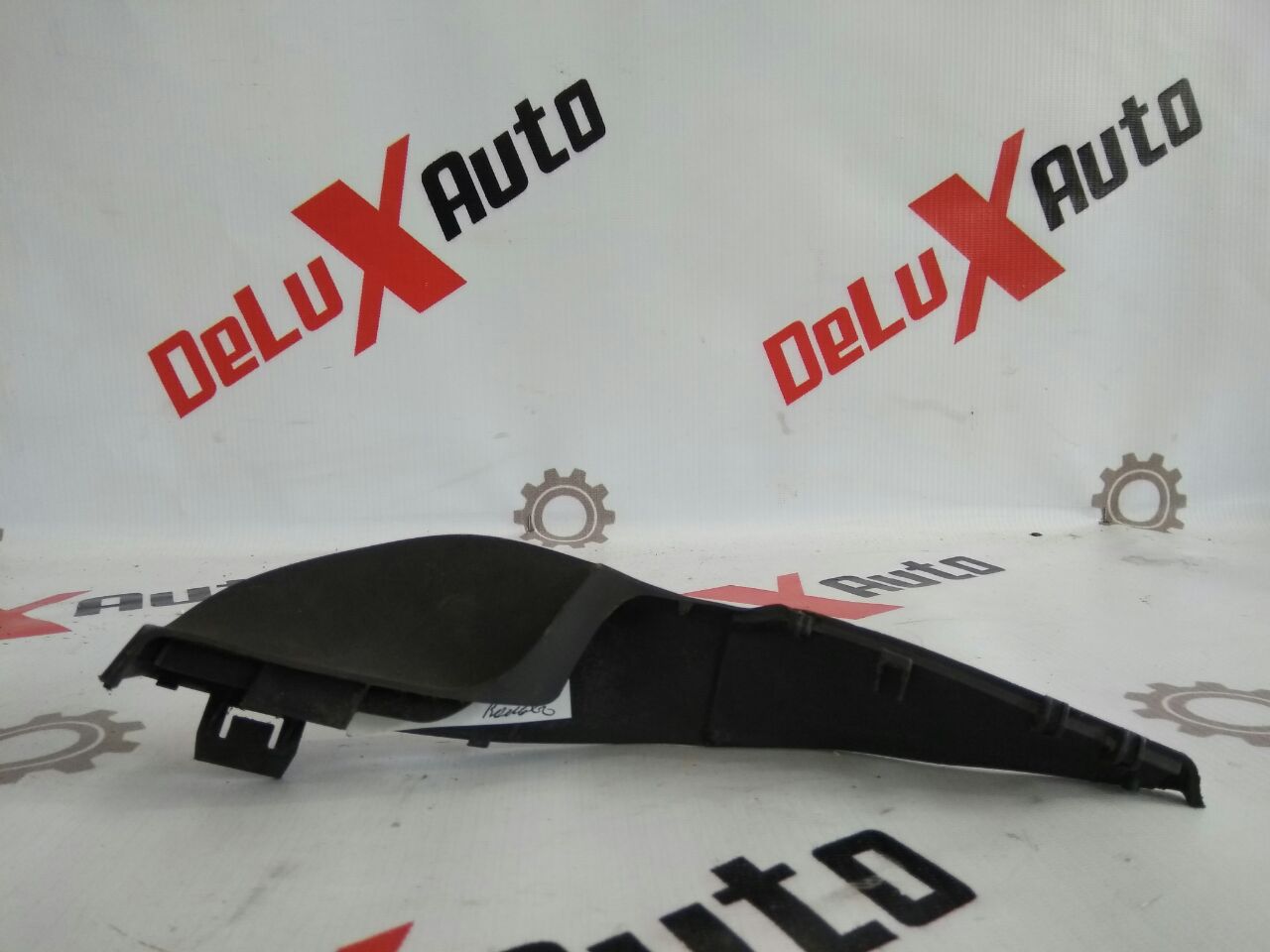 Накладка лобового стекла передняя левая